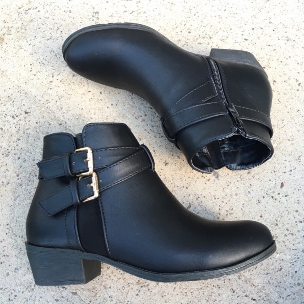 BLACK FAUX LEATHER ANKLE BOOTIE - Picture 2 of 8